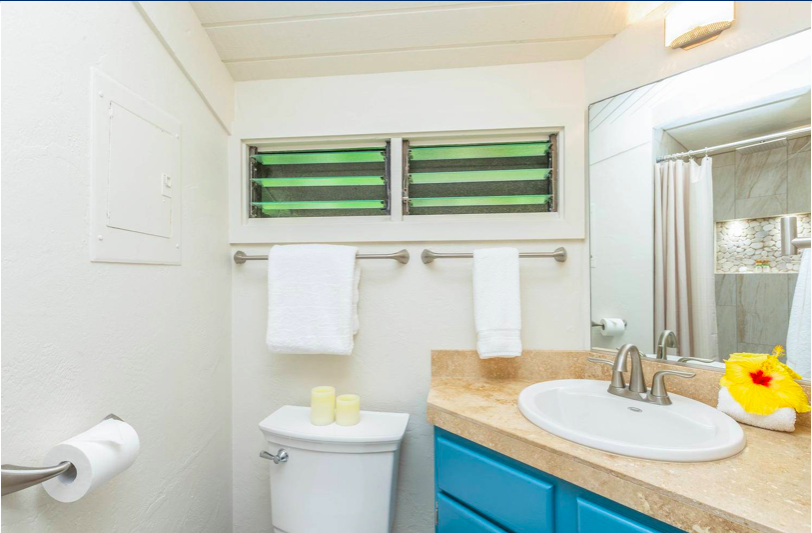Paliuli #1 Princeville Vacation rental bathroom